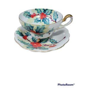 Saji Japan Fine China Handpainted Footed Teacup Saucer Christmas Holly Gold Gilt